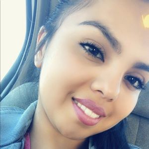 Meet your Posher, Elisa r